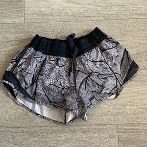 Black and white lululemon shorts